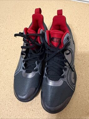 Nike Kids Black and Red Athletic Sneakers size 7 big boy